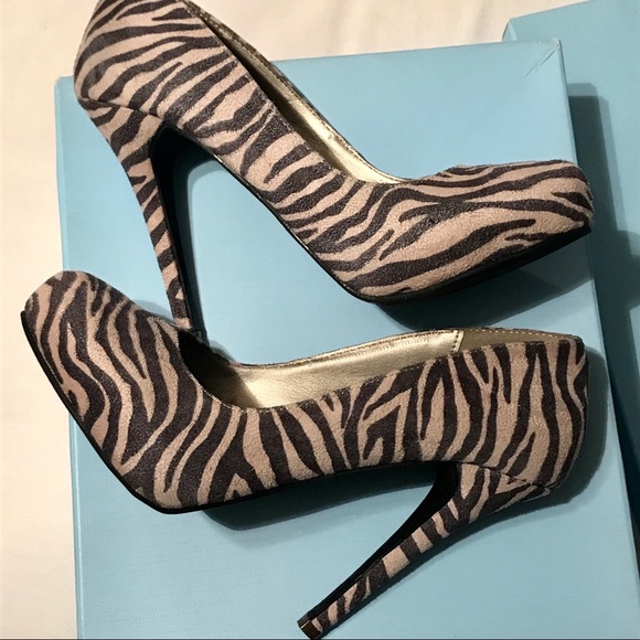 Zebra Print High Heels - Picture 2 of 3